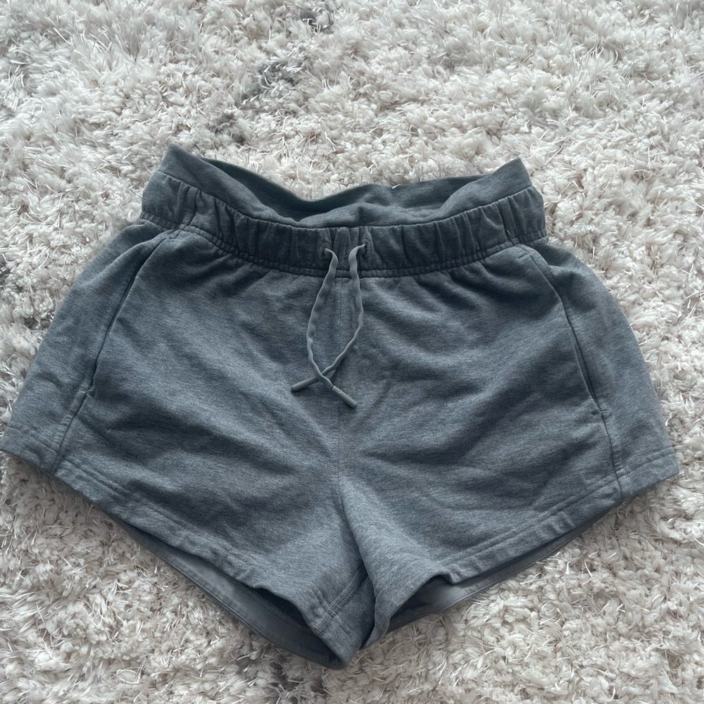 Lululemon Inner Glow High Rise Short 3” Size 2